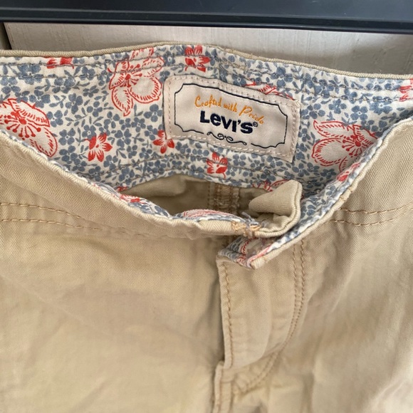 LEVI'S Shorts Bermuda Classic Tan Women's Size 10 - Picture 3 of 4